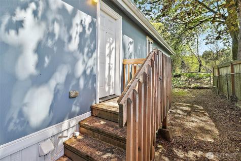 1720 Maple Lane Court Kent WA 98030