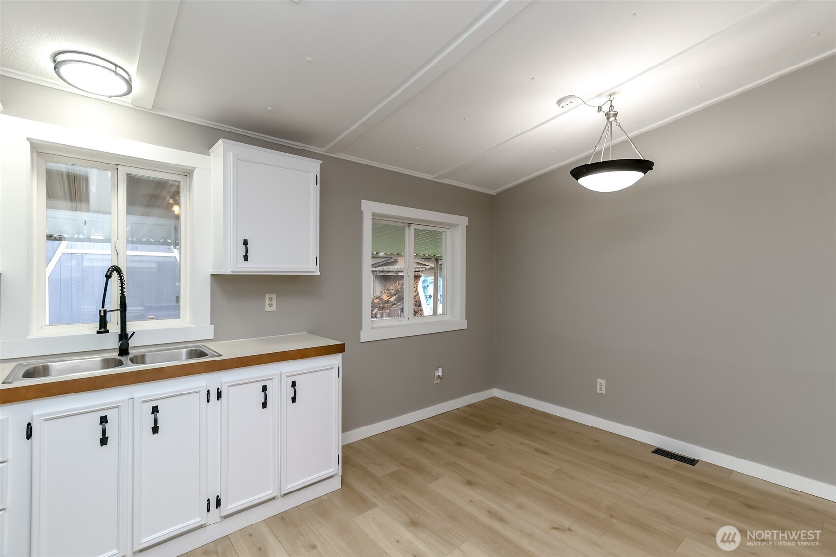 31108 3rd Avenue Black Diamond WA 98010
