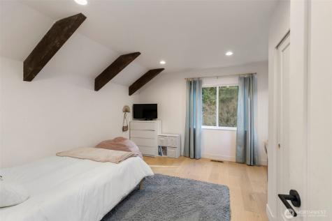 16455 Agate Point Road NE Bainbridge Island WA 98110