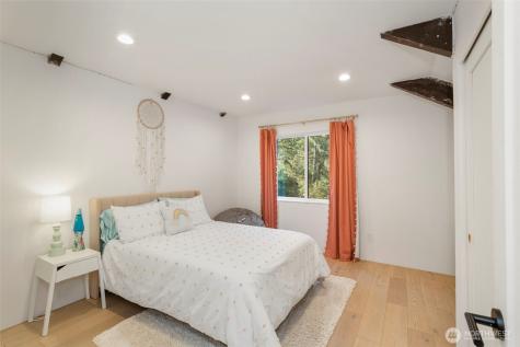 16455 Agate Point Road NE Bainbridge Island WA 98110