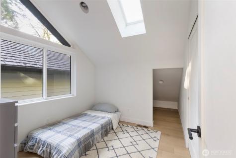 16455 Agate Point Road NE Bainbridge Island WA 98110