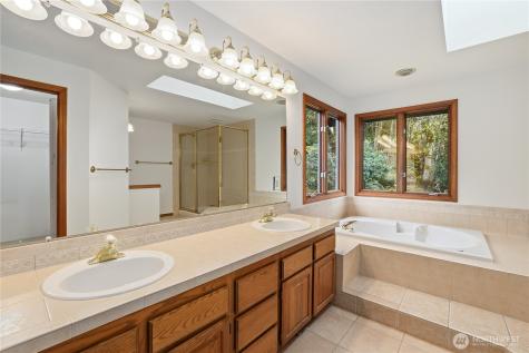 18605 SE 174th Way Renton WA 98058