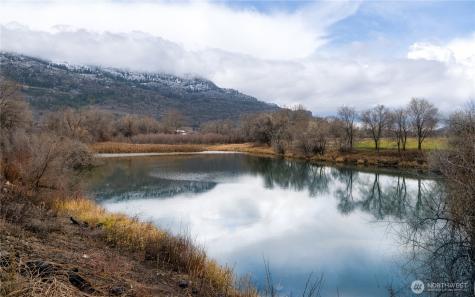 12 Moonlight Drive Oroville WA 98844