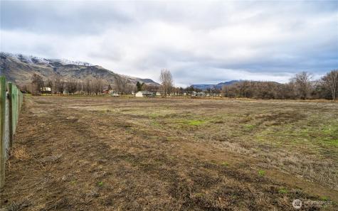 12 Moonlight Drive Oroville WA 98844