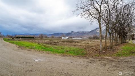 12 Moonlight Drive Oroville WA 98844