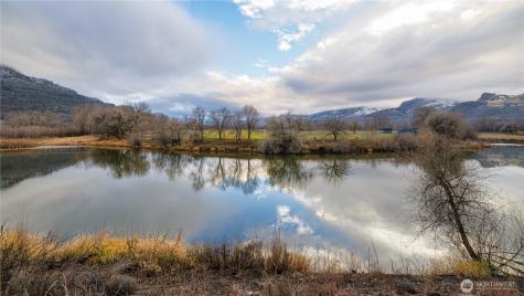 12 Moonlight Drive Oroville WA 98844