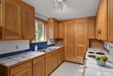 6420 NE Tara Lane Bainbridge Island WA 98110