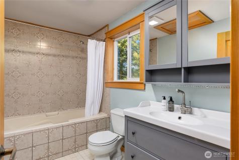 6420 NE Tara Lane Bainbridge Island WA 98110