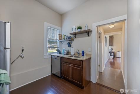 9049 NE Juanita Drive Kirkland WA 98034