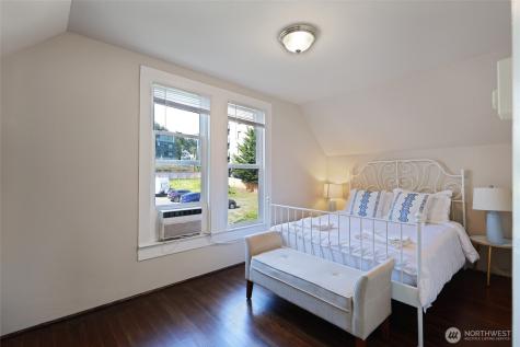 9049 NE Juanita Drive Kirkland WA 98034