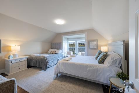 9049 NE Juanita Drive Kirkland WA 98034