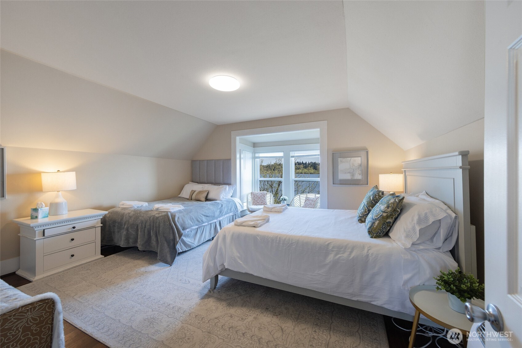 9049 NE Juanita Drive Kirkland WA 98034