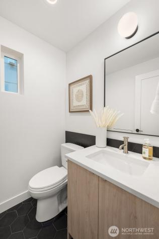 222 10th Avenue E Seattle WA 98102