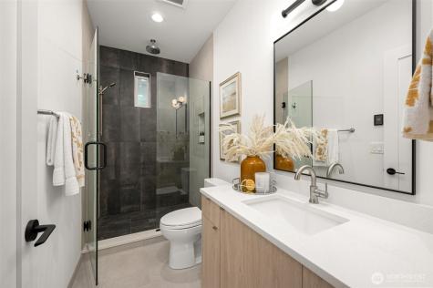 222 10th Avenue E Seattle WA 98102