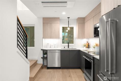 222 10th Avenue E Seattle WA 98102