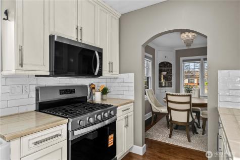 926 Lewis Avenue Sumner WA 98390