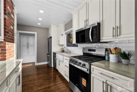 926 Lewis Avenue Sumner WA 98390