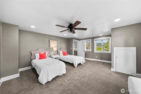 926 Lewis Avenue Sumner WA 98390
