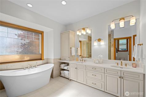 1040 Cassius Court Camano Island WA 98282