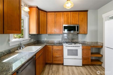 7146 35th Avenue SW Seattle WA 98126
