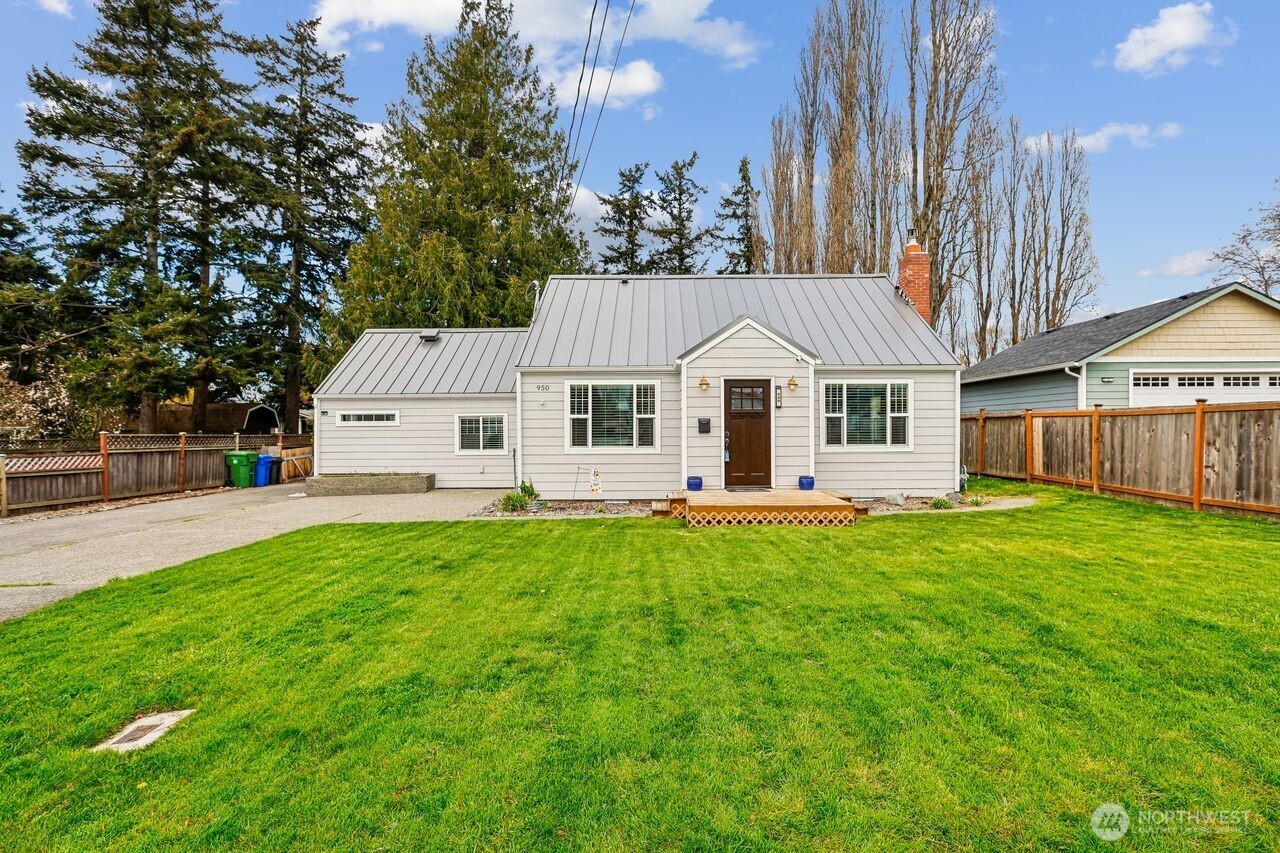 950 SE 4th Avenue Oak Harbor WA 98277