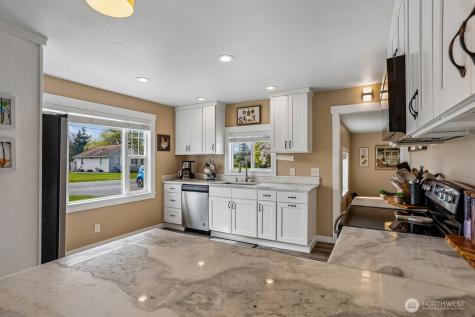 950 SE 4th Avenue Oak Harbor WA 98277