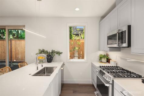 641 18th Avenue W Kirkland WA 98033