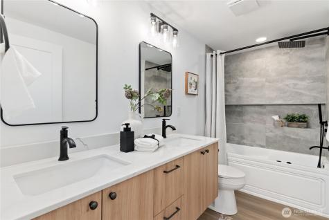 1510 Maple Lane Kent WA 98030