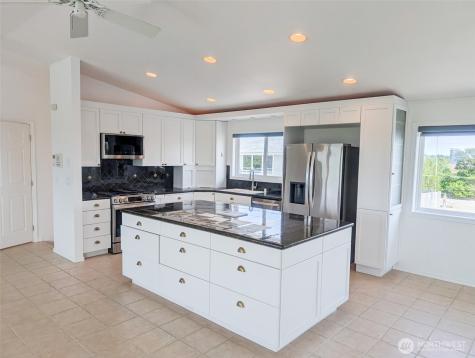 935 S Sand Dune Avenue SW Ocean Shores WA 98569