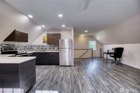1427 Mckenzie Way Point Roberts WA 98281