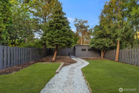 8216 Interlake Avenue N Seattle WA 98103
