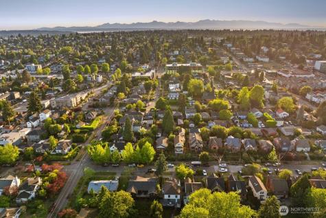 8216 Interlake Avenue N Seattle WA 98103