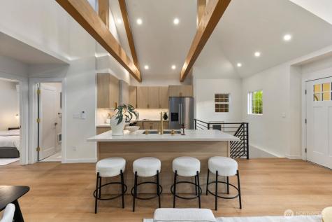 8216 Interlake Avenue N Seattle WA 98103