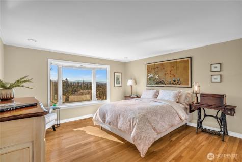 6749 82nd Avenue SE Mercer Island WA 98040