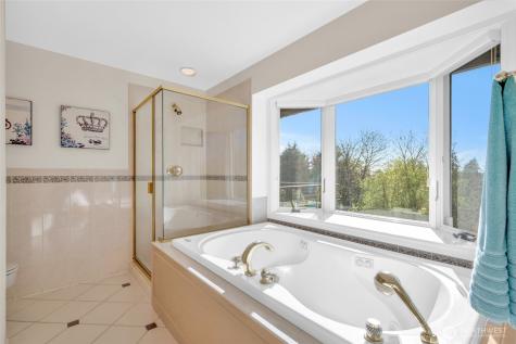 6749 82nd Avenue SE Mercer Island WA 98040