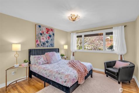 6749 82nd Avenue SE Mercer Island WA 98040