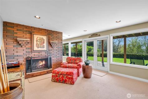 6749 82nd Avenue SE Mercer Island WA 98040