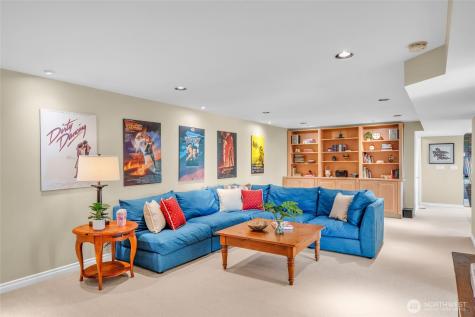 6749 82nd Avenue SE Mercer Island WA 98040