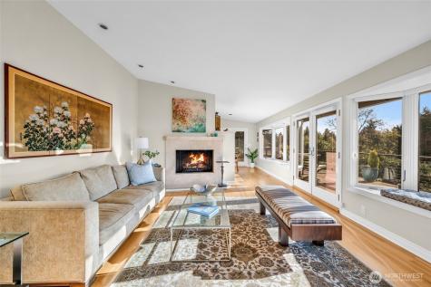 6749 82nd Avenue SE Mercer Island WA 98040