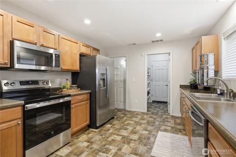 2731 SW Jabirin Way Port Orchard WA 98367