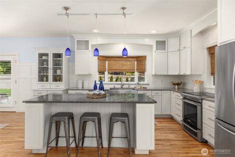 1854 Commodore Lane NW Bainbridge Island WA 98110