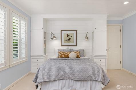 1854 Commodore Lane NW Bainbridge Island WA 98110