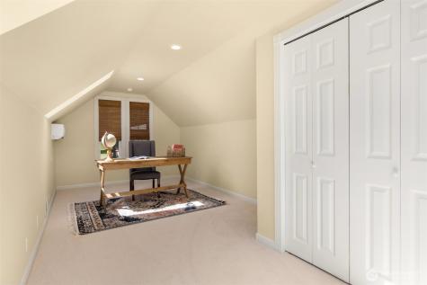 1854 Commodore Lane NW Bainbridge Island WA 98110