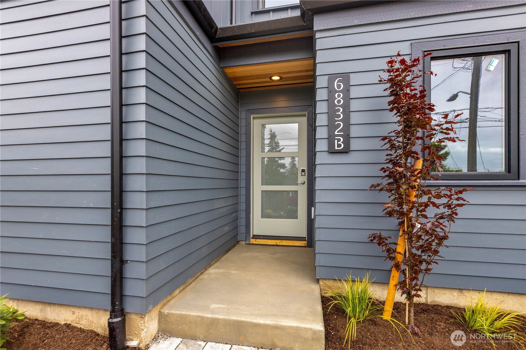 6832 47th Avenue NE Seattle WA 98115