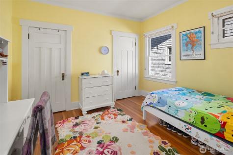 4740 4th Avenue NE Seattle WA 98105
