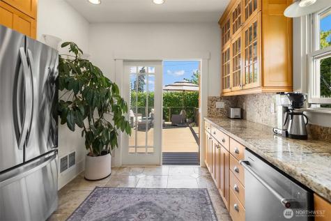4740 4th Avenue NE Seattle WA 98105