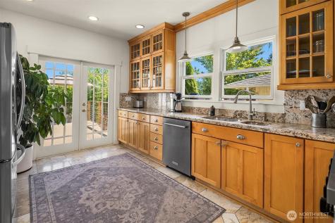 4740 4th Avenue NE Seattle WA 98105