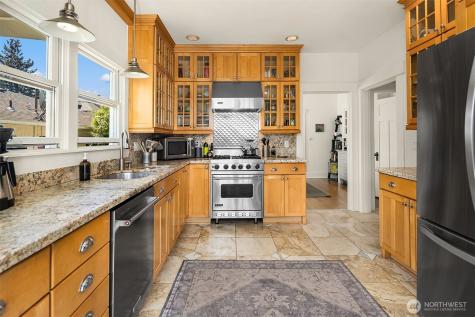 4740 4th Avenue NE Seattle WA 98105