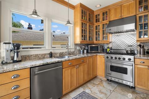 4740 4th Avenue NE Seattle WA 98105
