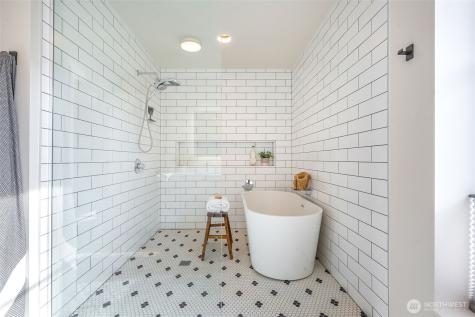 4566 Flying Goat Avenue NE Bainbridge Island WA 98110